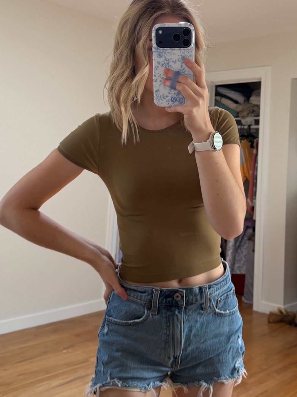 Fitted Olive Crop Tee - Women's Short Sleeve